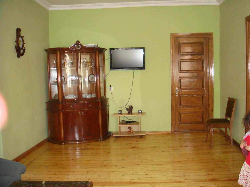 Guest House Quiet Home Batumi Exteriör bild